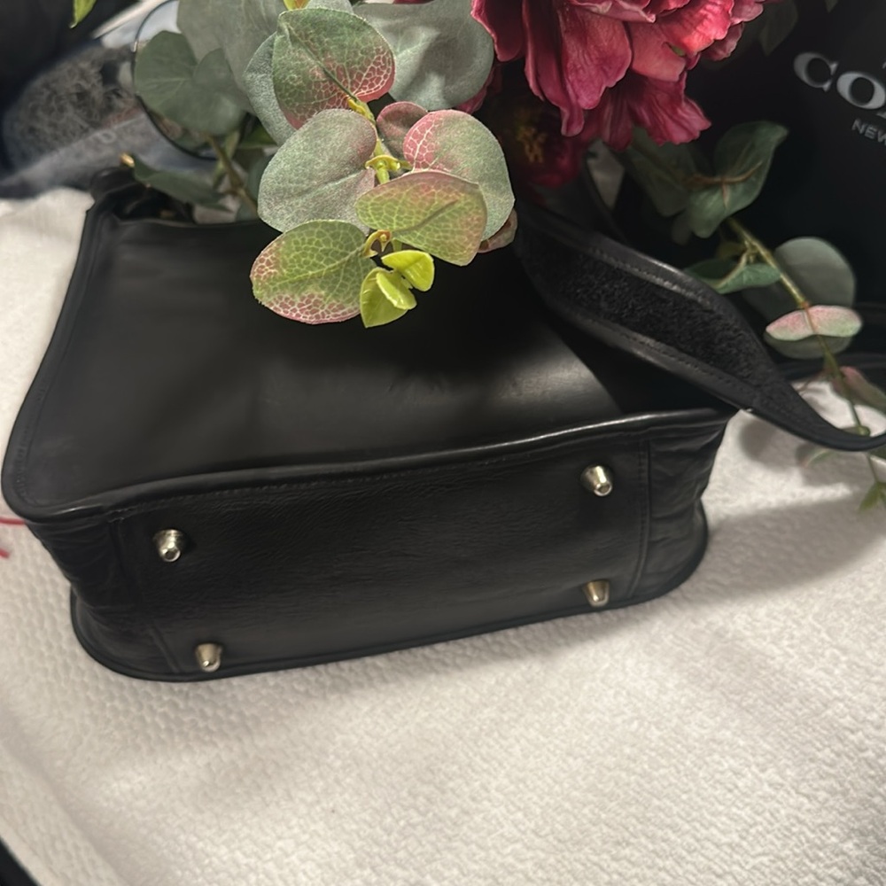 Iconic Coach
Legacy Black Leather Shoulder Bag. - Picture 7 of 14